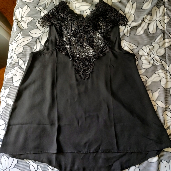 Black lace and flowy fabric sleeveless top. Size small. - Picture 11 of 12